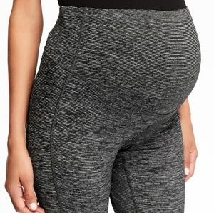 TWO Old Navy Active Maternity Exercise Capri